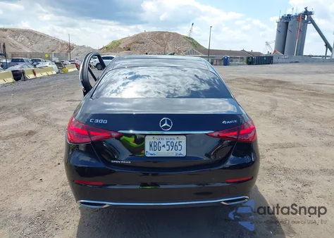 2023 Mercedes-Benz C 300 4Matic z USA, uszkodzony, nr VIN W1KAF4HB2PR070269